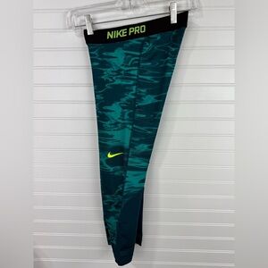 Nike Pro women’s blue & green Dri Fit cropped leggings. Size XS.